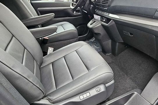 Peugeot Traveller Long  L2H1 Business VIP EAT8