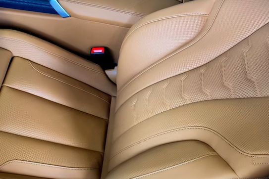 BMW Seria 8 840i xDrive Karbiolet