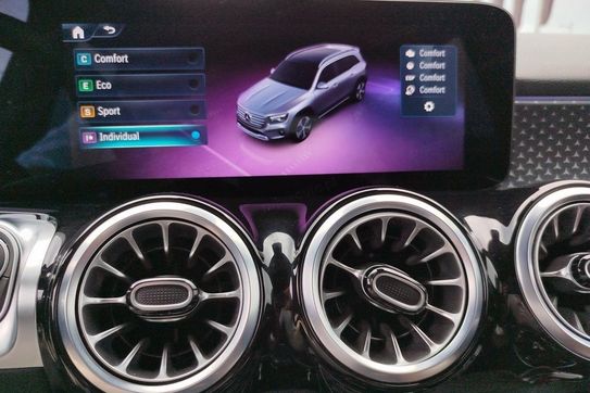 Mercedes GLB 200 AMG Line 7G-DCT