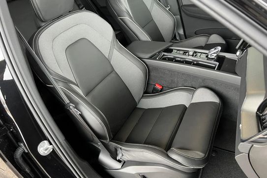 Volvo XC60 T8 Plug-In Hybrid AWD Plus Black Edition