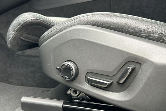 Volvo XC60 T6 Plug-In Hybrid AWD Plus Dark aut