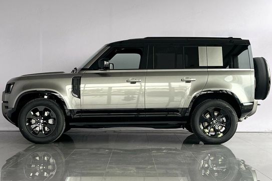 Land Rover Defender 110 D300 X-Dynamic SE