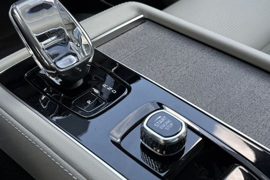 Volvo XC90 T8 AWD Plug-In Hybrid Ultra Bright 7os