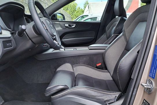 Volvo XC60 T6 Plug-In Hybrid AWD Plus Dark