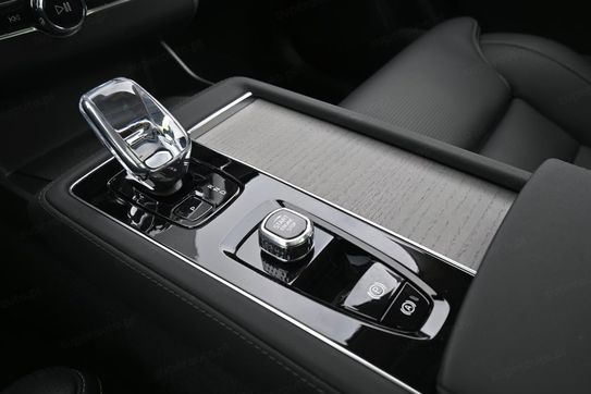 Volvo XC90 T8 AWD Plug-In Hybrid Ultra Dark 7os