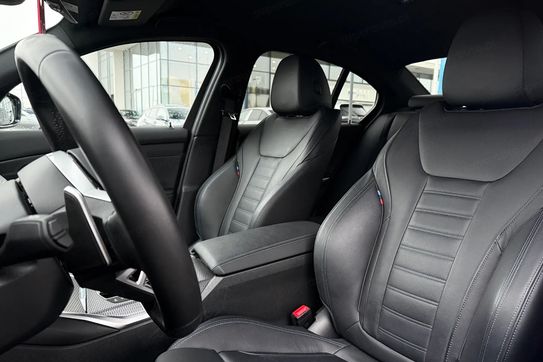 BMW Seria 3 330i xDrive M Sport