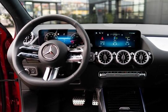 Mercedes GLA 220 4-Matic AMG Line 8G-DCT