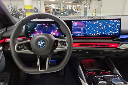 BMW Seria 5 550e xDrive PHEV M Sport aut