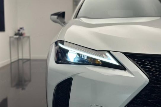 Lexus UX 300h F Sport Design Hybrid Dynamic Force