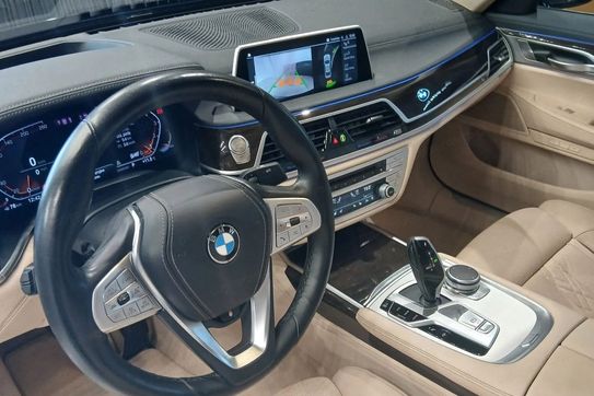 BMW Seria 7 740i