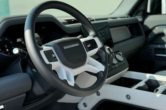 Land Rover Defender 110 D250 S