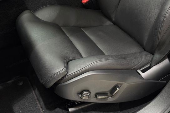 Volvo XC60 B5 B AWD Plus Dark