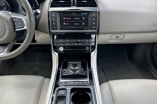Jaguar XE D Prestige