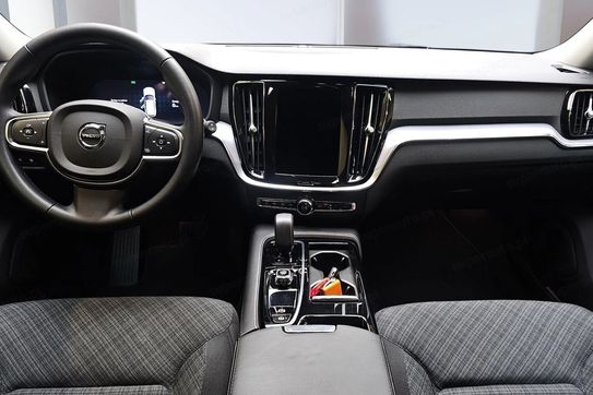 Volvo V60 T6 Plug-In Hybrid AWD Core