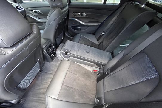 BMW Seria 3 320d xDrive M Sport sport-aut