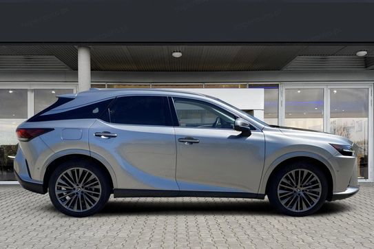 Lexus RX 450h+ Omotenashi