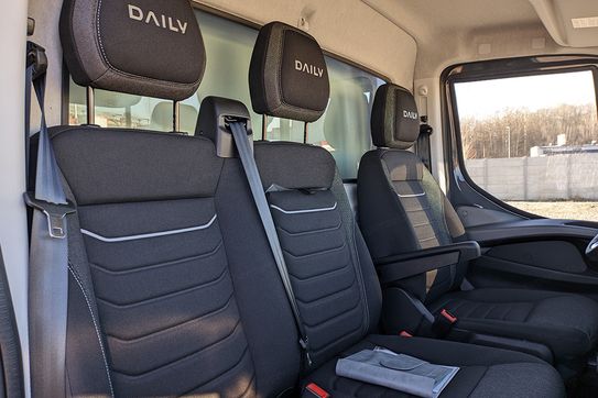 Iveco Daily 35S18 Kontener 8EP + Winda
