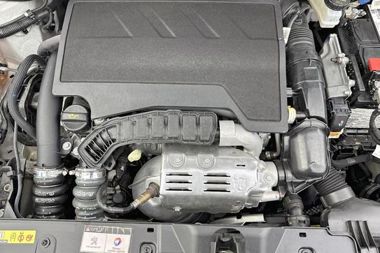 Peugeot 2008 GT 1.2 PureTech EAT8