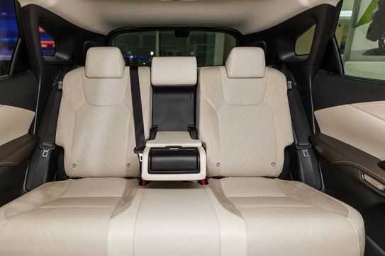 Lexus RX 450h+ Omotenashi