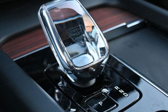 Volvo XC60 T8 Plug-In Hybrid AWD Ultra Dark