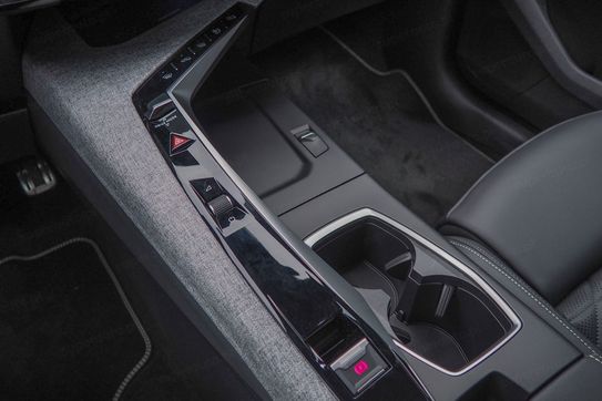 Peugeot 3008 e-3008 GT 73kWh