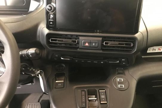 Peugeot Partner Van L2H1 Zabudowa Brygadowa EAT8