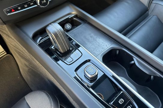 Volvo XC60 B4 B R-Design