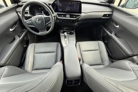 Lexus UX 300h F Sport Design