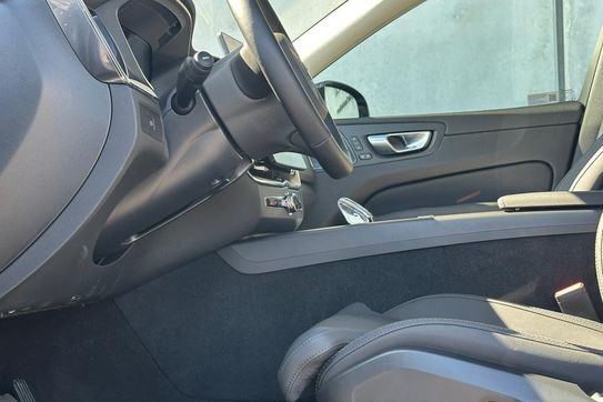 Volvo XC60 B5 B AWD Plus Dark aut