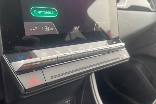 Renault Captur Techno 1.6 E-Tech Hybrid AT