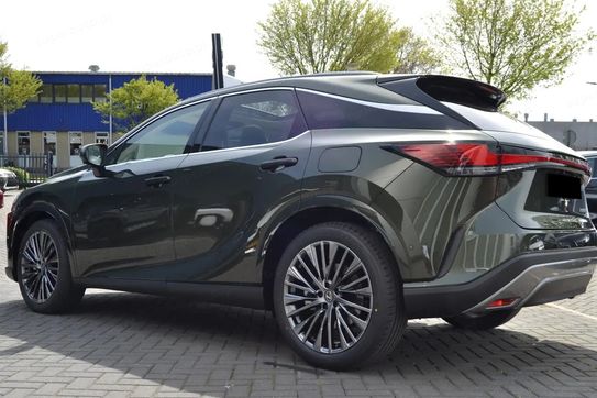 Lexus RX 450h+ Omotenashi