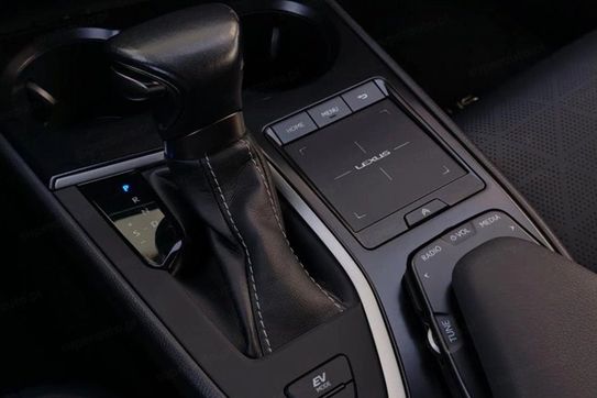 Lexus UX 250h Business Edition 2WD