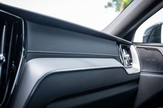 Volvo XC60 B5 AWD Ultra Black Edition