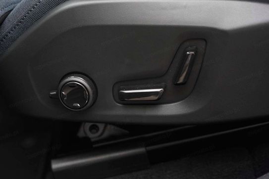 Volvo XC60 T6 Plug-In Hybrid AWD Ultra Dark