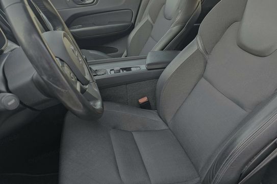 Volvo XC60 T4 Momentum Pro