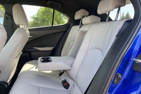 Lexus UX 300h F Sport Design