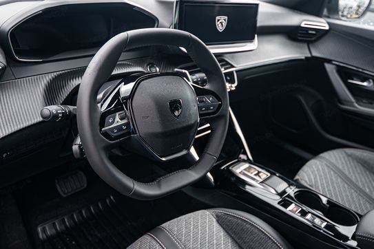 Peugeot 2008 Allure EAT8 1.2 PureTech