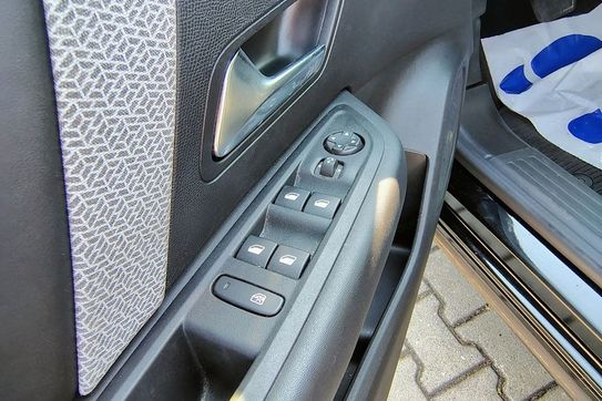 Citroen C4 EV136 50kWh Shine