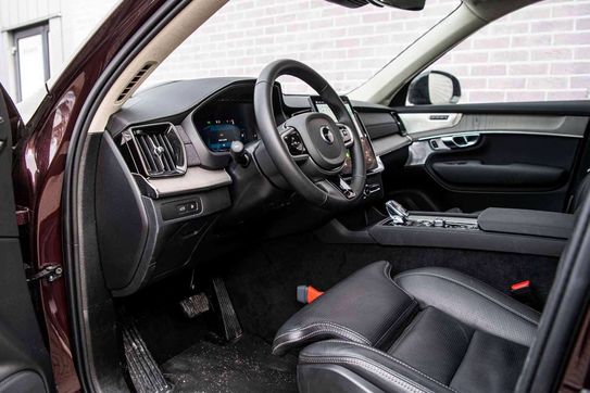 Volvo XC90 T8 AWD Plug-In Hybrid Ultra Dark