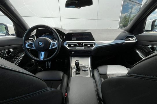 BMW Seria 3 330e xDrive M Sport sport-aut