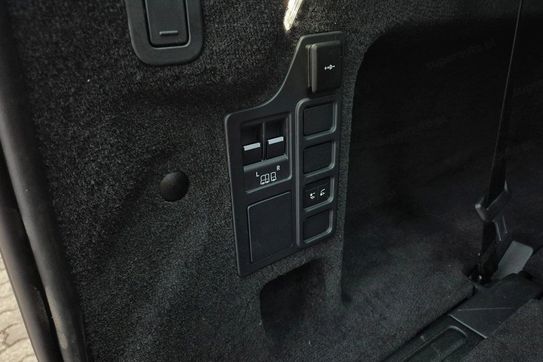 Land Rover Discovery P300