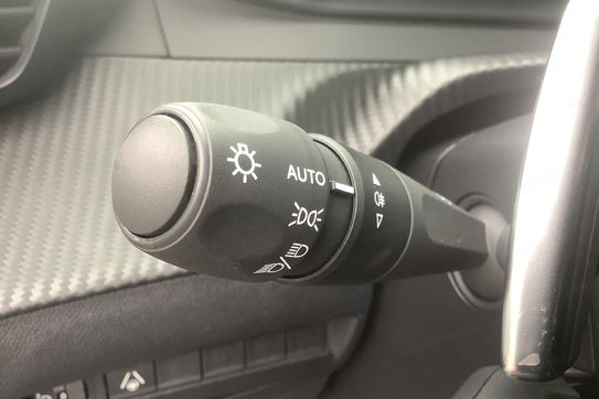Peugeot 2008 ALLURE 1.2 mHEV e-DCS6