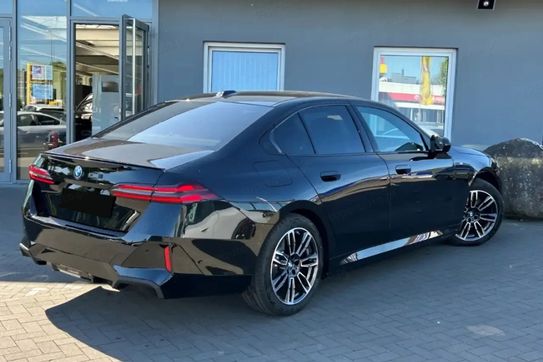 BMW Seria 5 550e xDrive M Sport