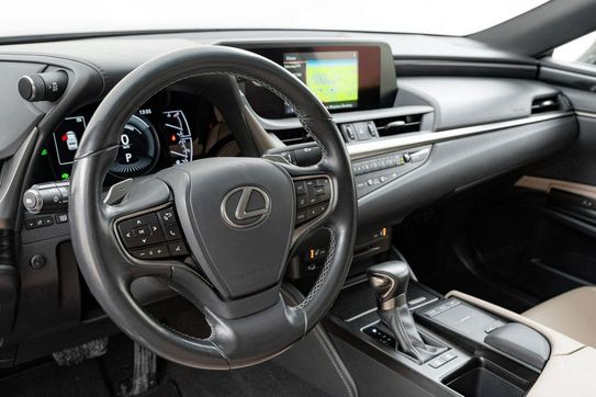 Lexus ES 300h Business Edition +