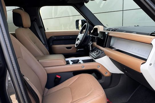Land Rover Defender 110 D250 X-Dynamic AWD HSE
