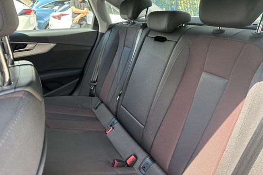 Audi A4 35 TFSI S Line