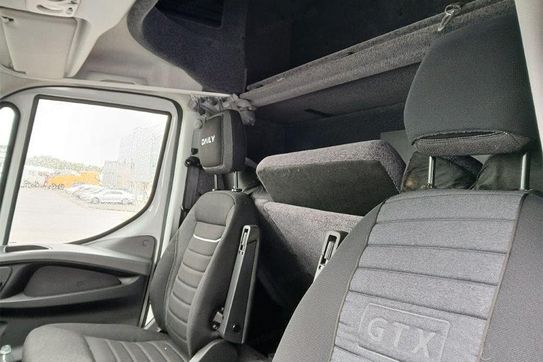 Iveco Daily 70C18 Zabudowa + Tył spanie