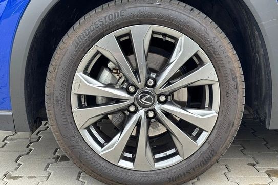 Lexus UX 300h F Sport Design