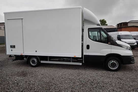 Iveco Daily 35S18 Kontener 8EP + Winda