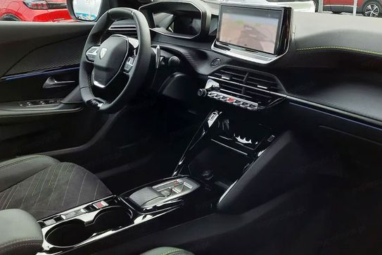 Peugeot 2008 GT Exclusive e-DCS6 1.2 PureTech mHEV